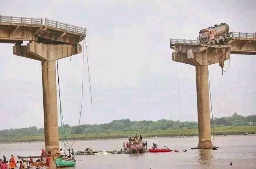 Gujarat Bridge Collapse Today: 10 Dead in Vadodara Tragedy, Government Orders Probe